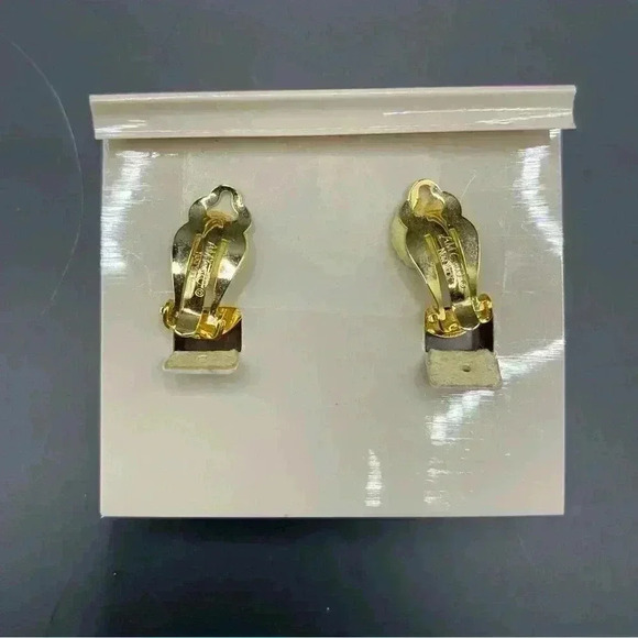 VGT AMY JO New York Signed Earrings Purple Rhinestone Gold-tone Back Clip-on - Picture 6 of 11